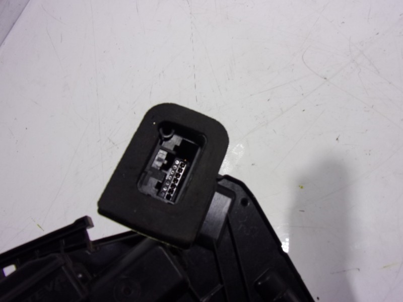 Recambio de cerradura puerta delantera derecha para skoda yeti 1.2 tsi referencia OEM IAM 5K1837016D 5E1837016 