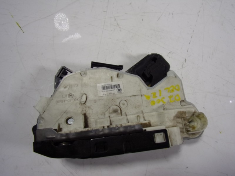 Recambio de cerradura puerta delantera izquierda para skoda yeti 1.2 tsi referencia OEM IAM 5K1837015B 5E1637015 