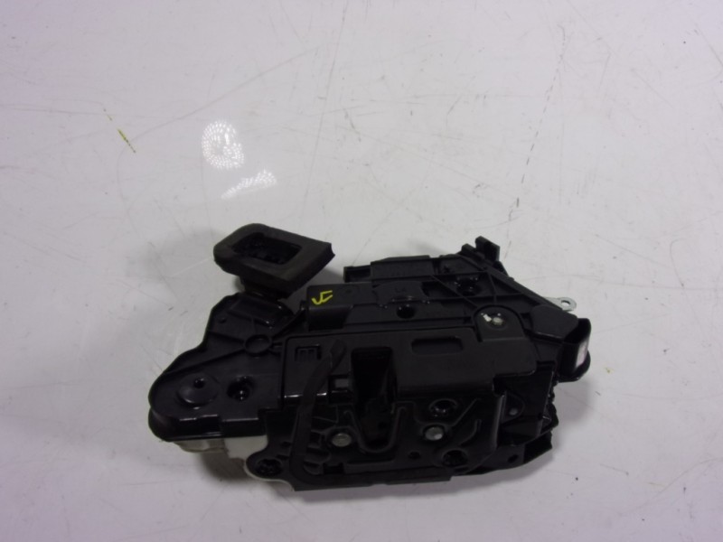 Recambio de cerradura puerta delantera izquierda para skoda yeti 1.2 tsi referencia OEM IAM 5K1837015B 5E1637015 