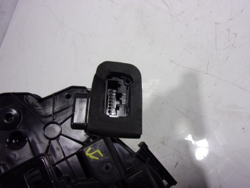 Recambio de cerradura puerta delantera izquierda para skoda yeti 1.2 tsi referencia OEM IAM 5K1837015B 5E1637015 