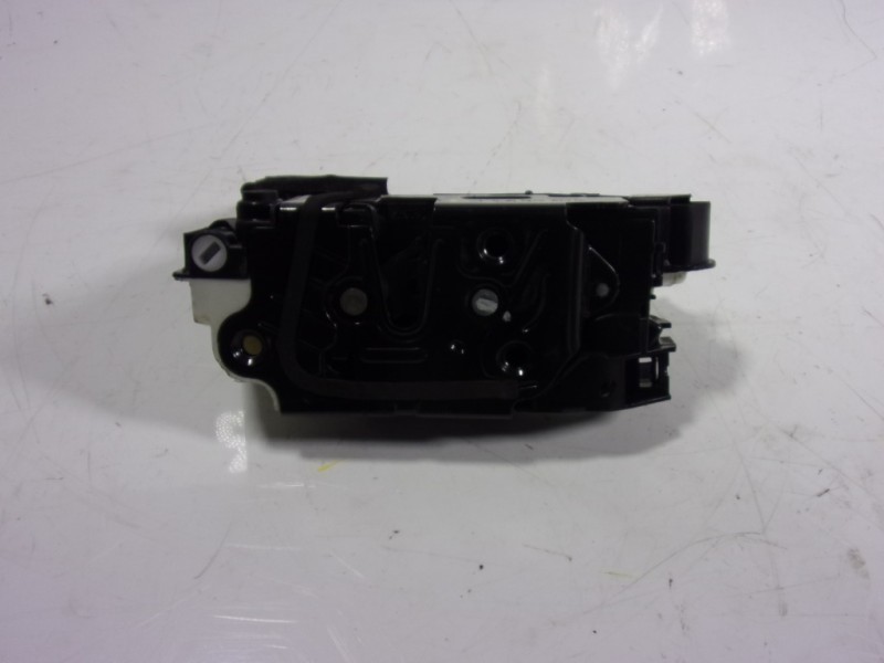 Recambio de cerradura puerta trasera derecha para skoda yeti 1.2 tsi referencia OEM IAM 5K4839016R 5E0839015 