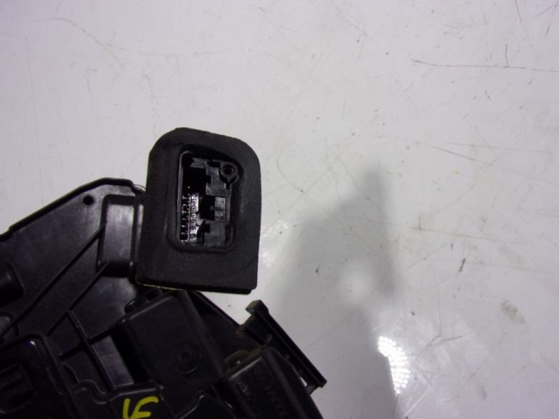 Recambio de cerradura puerta trasera derecha para skoda yeti 1.2 tsi referencia OEM IAM 5K4839016R 5E0839015 