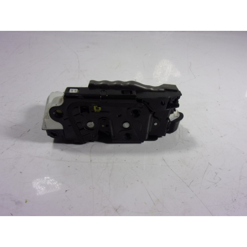 Recambio de cerradura puerta trasera izquierda para skoda yeti 1.2 tsi referencia OEM IAM 5K4839015R 5E0839016 