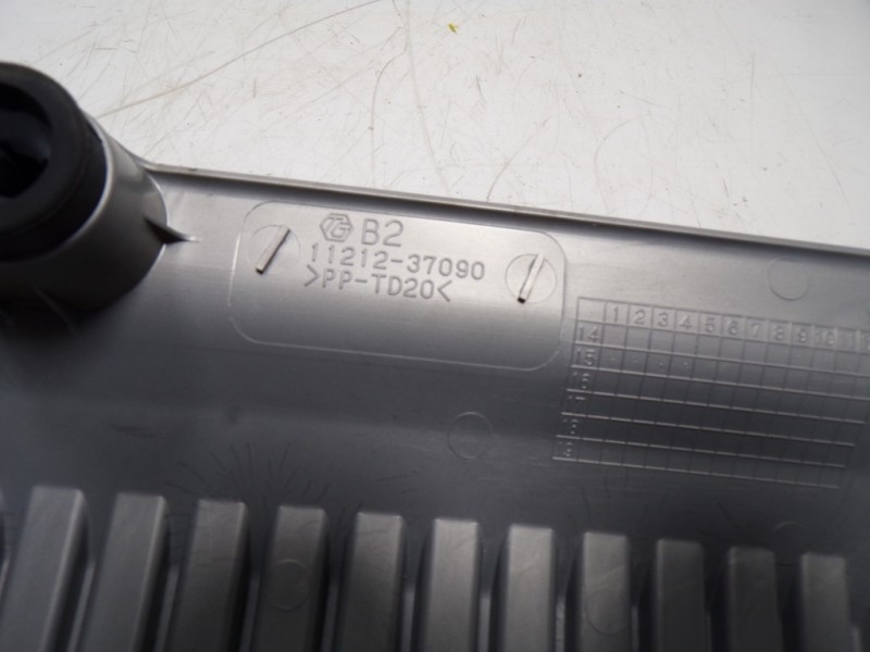 Recambio de tapa motor para toyota auris touring sports (e18) hybrid active referencia OEM IAM 1121237090 1121237090 