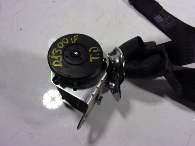 Recambio de cinturon seguridad trasero derecho para skoda yeti 1.2 tsi referencia OEM IAM 5L6857447RAA 615180800C 615180800C