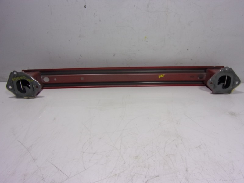 Recambio de refuerzo paragolpes trasero para toyota yaris 1.5 vvti hev referencia OEM IAM 520230D180  