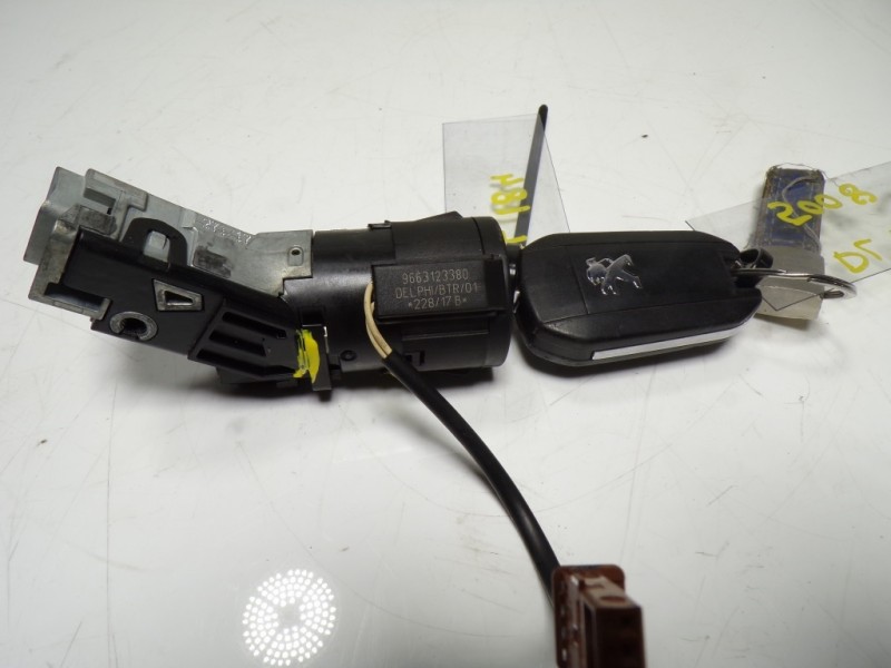 Recambio de antirrobo para peugeot 5008 1.2 12v e-thp referencia OEM IAM 1608682880 9663123380 