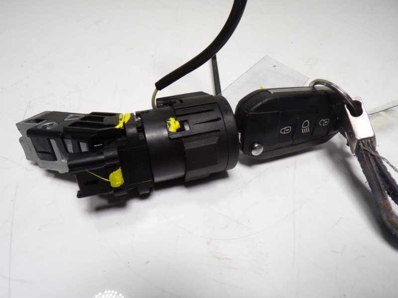 Recambio de antirrobo para peugeot 5008 1.2 12v e-thp referencia OEM IAM 1608682880 9663123380 