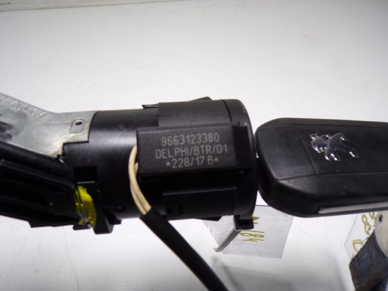 Recambio de antirrobo para peugeot 5008 1.2 12v e-thp referencia OEM IAM 1608682880 9663123380 