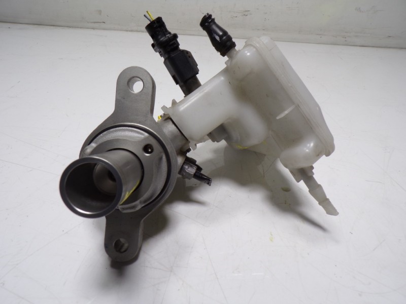 Recambio de bomba freno para peugeot 5008 1.2 12v e-thp referencia OEM IAM 1616905480 9807687080 