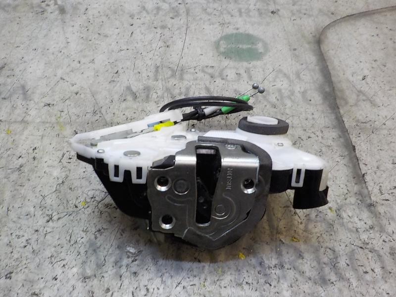 Recambio de cerradura puerta delantera derecha para toyota yaris 1.4 turbodiesel cat referencia OEM IAM 690300D140  