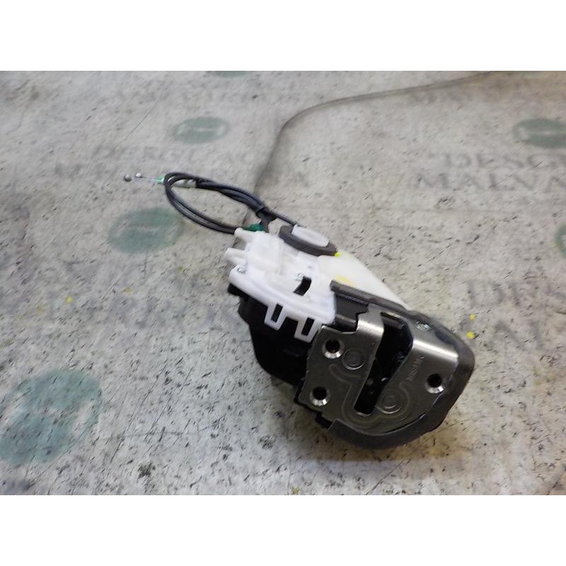 Recambio de cerradura puerta trasera derecha para toyota yaris 1.4 turbodiesel cat referencia OEM IAM 690500D060  