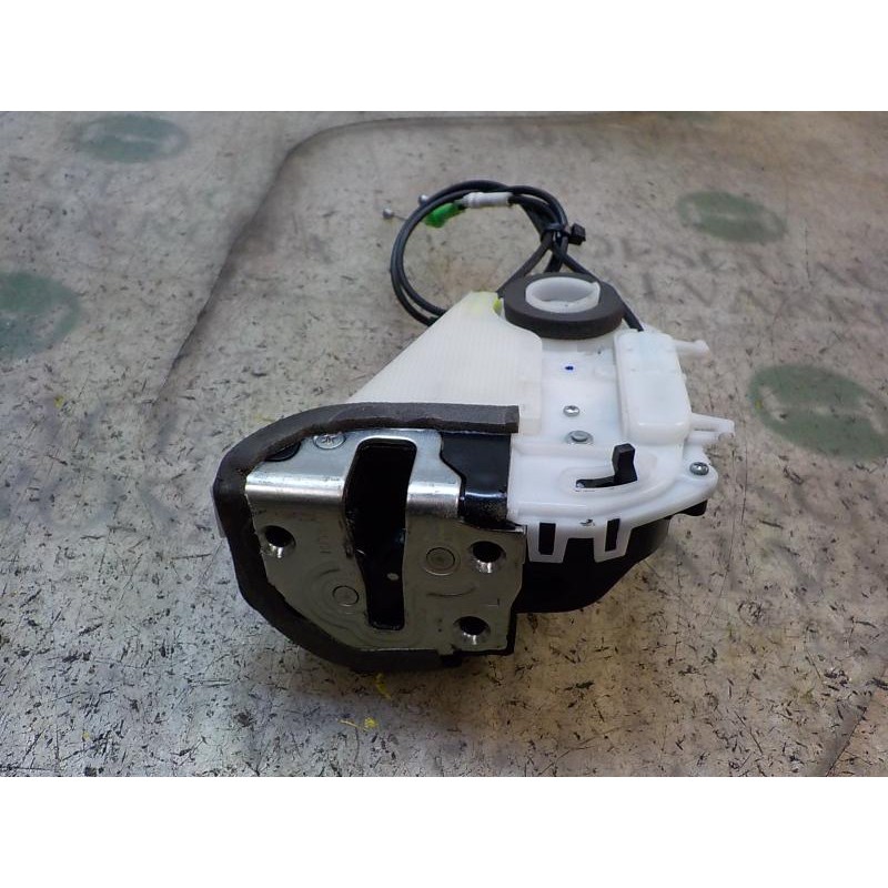 Recambio de cerradura puerta trasera izquierda para toyota yaris 1.4 turbodiesel cat referencia OEM IAM 690600D060  