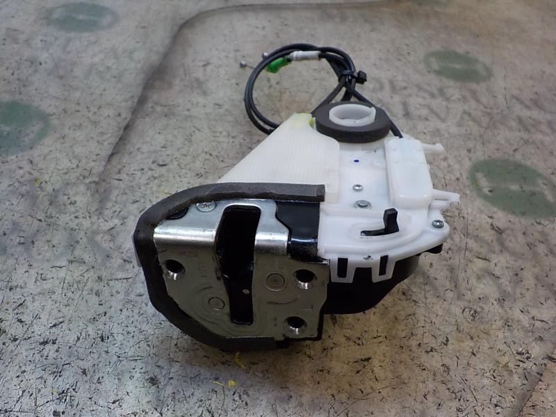 Recambio de cerradura puerta trasera izquierda para toyota yaris 1.4 turbodiesel cat referencia OEM IAM 690600D060  