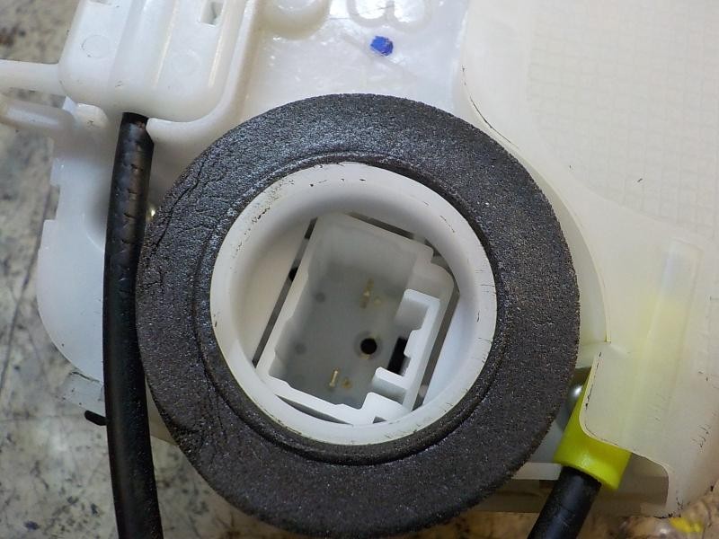 Recambio de cerradura puerta trasera izquierda para toyota yaris 1.4 turbodiesel cat referencia OEM IAM 690600D060  