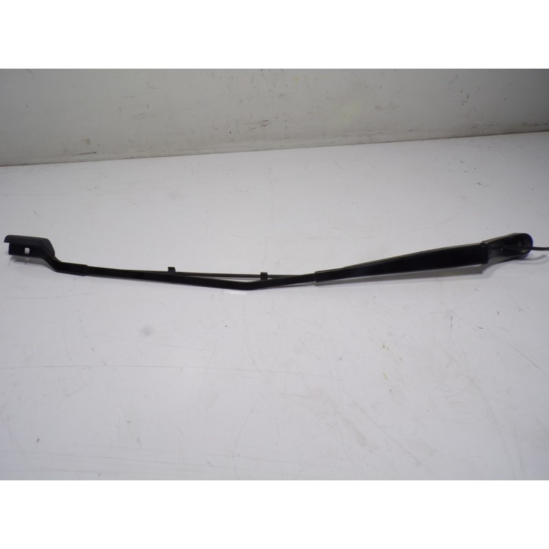 Recambio de brazo limpia delantero derecho para peugeot 5008 1.2 12v e-thp referencia OEM IAM 1617040080  