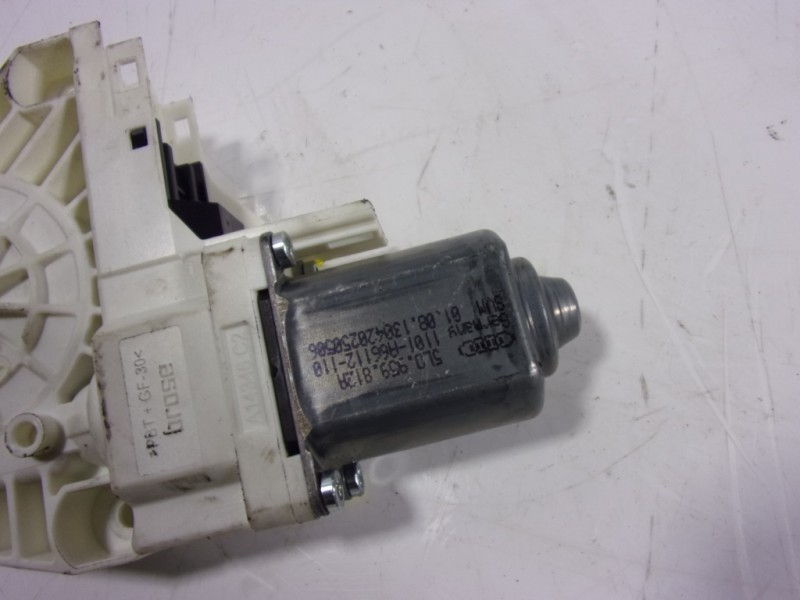 Recambio de motor elevalunas trasero derecho para skoda yeti 1.2 tsi referencia OEM IAM 5L0959812A 5L0959812R 