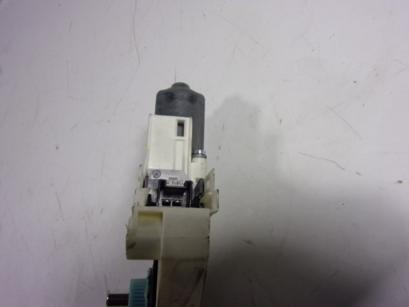 Recambio de motor elevalunas trasero derecho para skoda yeti 1.2 tsi referencia OEM IAM 5L0959812A 5L0959812R 