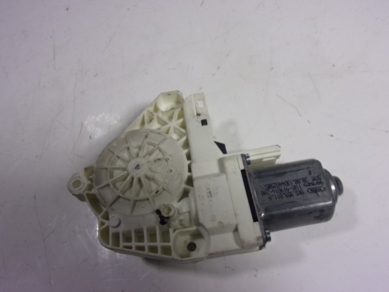 Recambio de motor elevalunas delantero izquierdo para skoda yeti 1.2 tsi referencia OEM IAM 8K0959811A 8K0959811A 