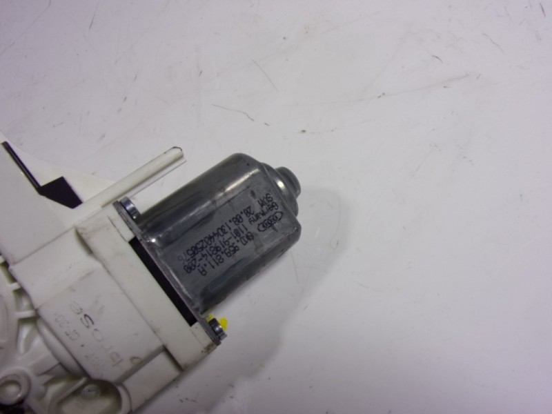 Recambio de motor elevalunas delantero izquierdo para skoda yeti 1.2 tsi referencia OEM IAM 8K0959811A 8K0959811A 