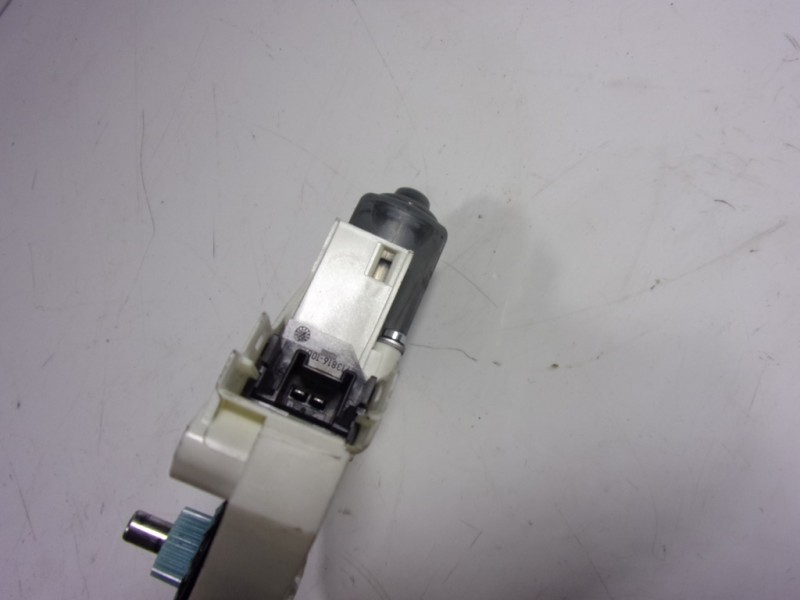 Recambio de motor elevalunas delantero izquierdo para skoda yeti 1.2 tsi referencia OEM IAM 8K0959811A 8K0959811A 