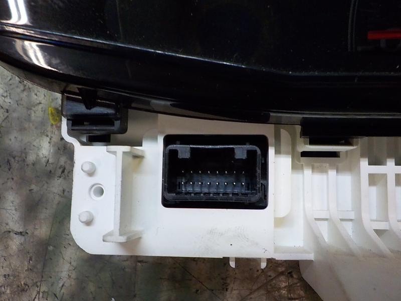 Recambio de cuadro instrumentos para toyota yaris 1.4 turbodiesel cat referencia OEM IAM 838000DG40  