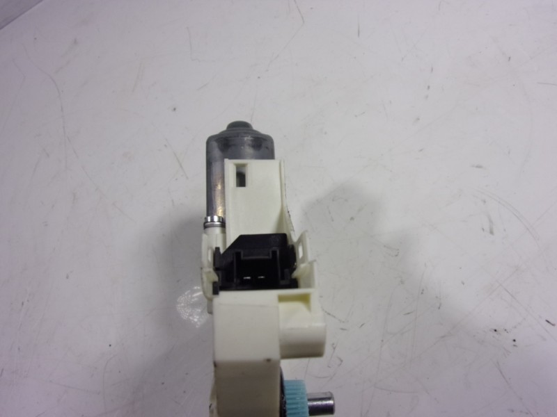 Recambio de motor elevalunas delantero derecho para skoda yeti 1.2 tsi referencia OEM IAM 8K0959812A 8K0959812A 