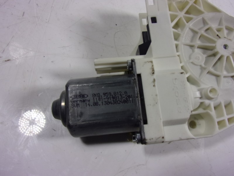 Recambio de motor elevalunas delantero derecho para skoda yeti 1.2 tsi referencia OEM IAM 8K0959812A 8K0959812A 