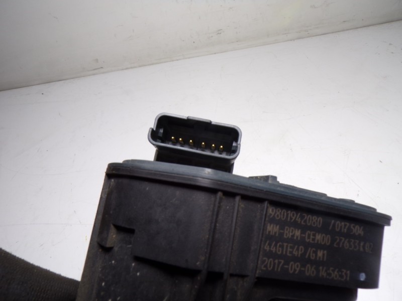 Recambio de caja mariposa para peugeot 5008 1.2 12v e-thp referencia OEM IAM 9801942080 9801942080 