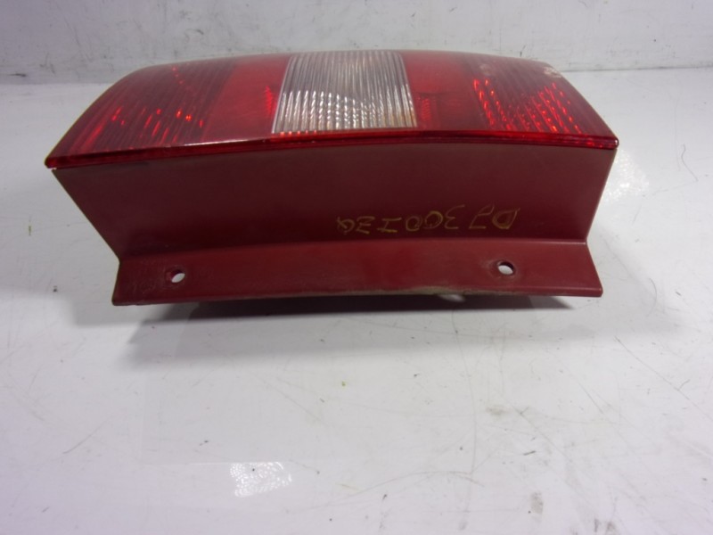 Recambio de piloto trasero izquierdo para skoda yeti 1.2 tsi referencia OEM IAM 5L0945111  