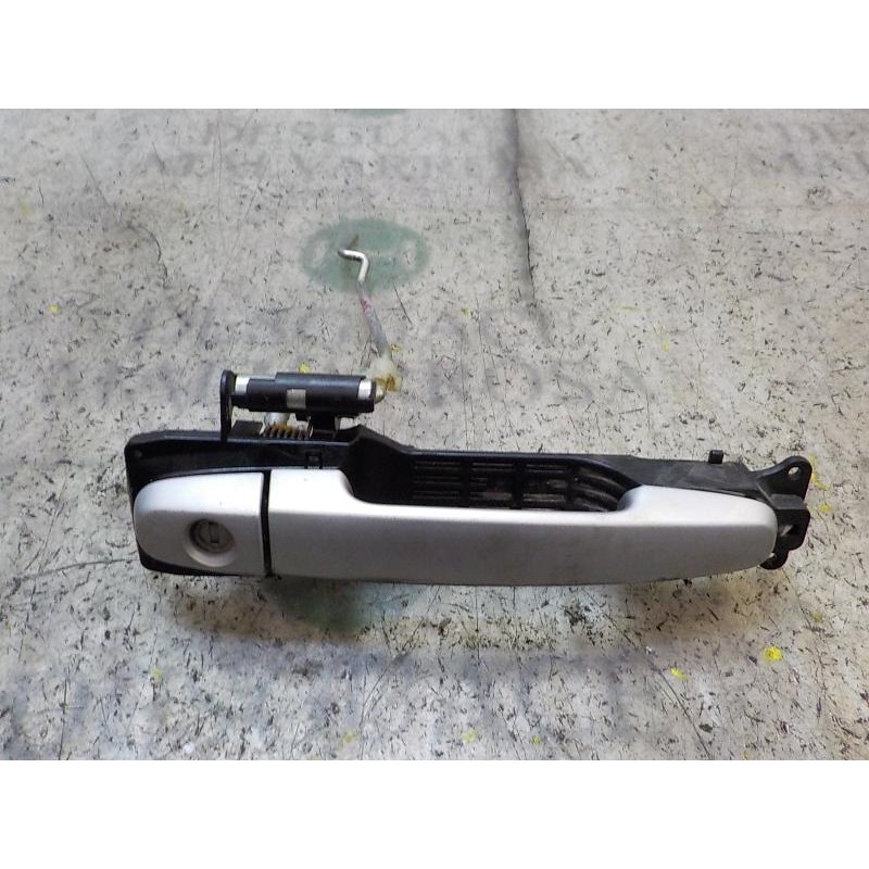 Recambio de maneta exterior delantera derecha para toyota yaris 1.4 turbodiesel cat referencia OEM IAM 692110D901  