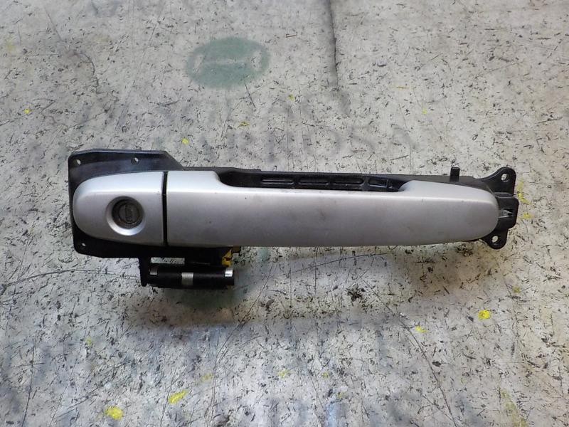 Recambio de maneta exterior delantera izquierda para toyota yaris 1.4 turbodiesel cat referencia OEM IAM 692110D901  