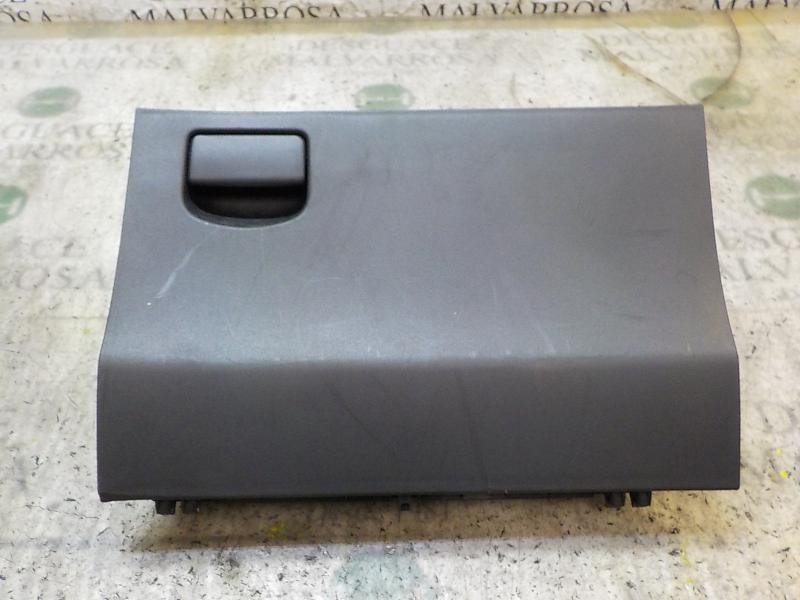 Recambio de guantera para toyota yaris 1.4 turbodiesel cat referencia OEM IAM 555500D060B0  