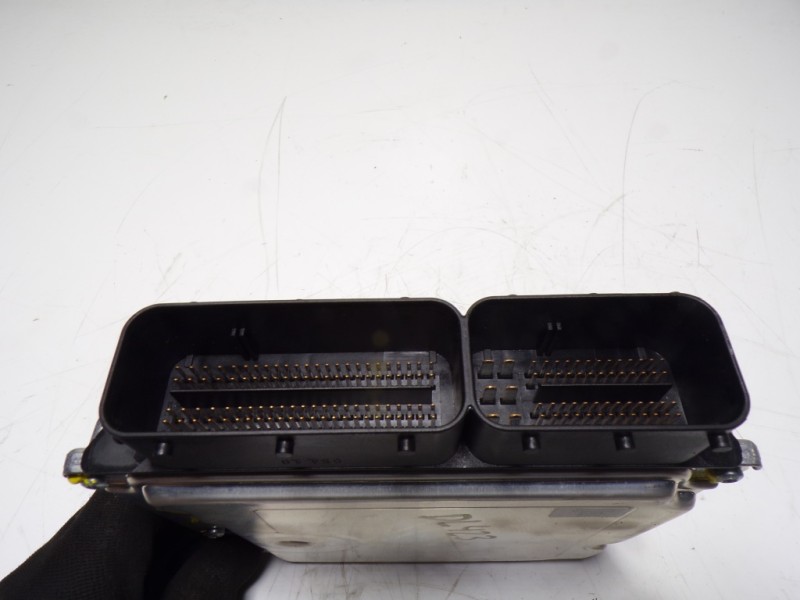 Recambio de centralita motor uce para bmw serie 1 berlina (e81/e87) 116d referencia OEM IAM 13618512588 0281016068 