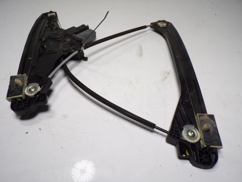 Recambio de elevalunas delantero derecho para peugeot 5008 1.2 12v e-thp referencia OEM IAM 9810488880 9811791280 