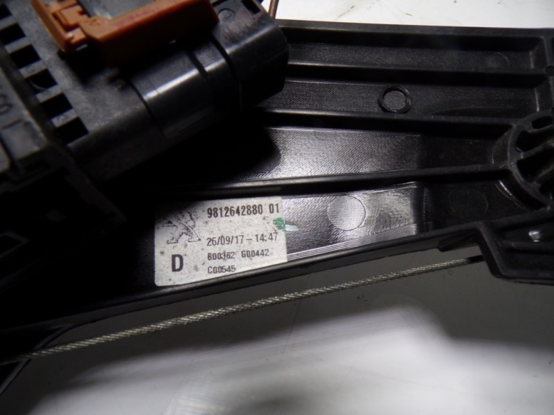 Recambio de elevalunas trasero derecho para peugeot 5008 1.2 12v e-thp referencia OEM IAM 9812642880 981264288001 