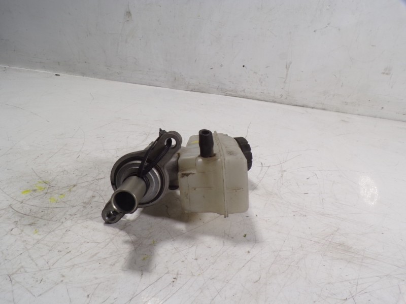 Recambio de bomba freno para dacia duster 1.5 dci diesel fap cat referencia OEM IAM 460112629R  