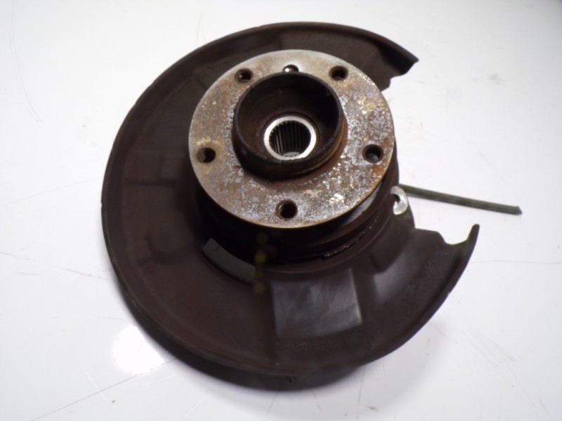 Recambio de mangueta trasera izquierda para bmw serie 1 berlina (e81/e87) 116d referencia OEM IAM 33326774809  