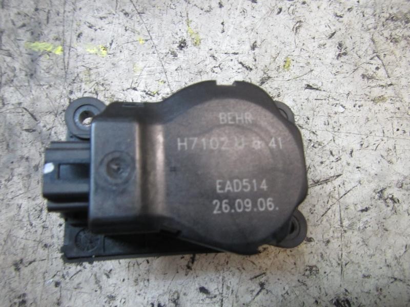 Recambio de motor apertura trampillas climatizador para opel zafira b 1.9 cdti referencia OEM IAM   