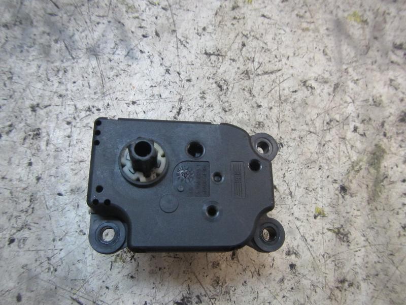 Recambio de motor apertura trampillas climatizador para opel zafira b 1.9 cdti referencia OEM IAM   