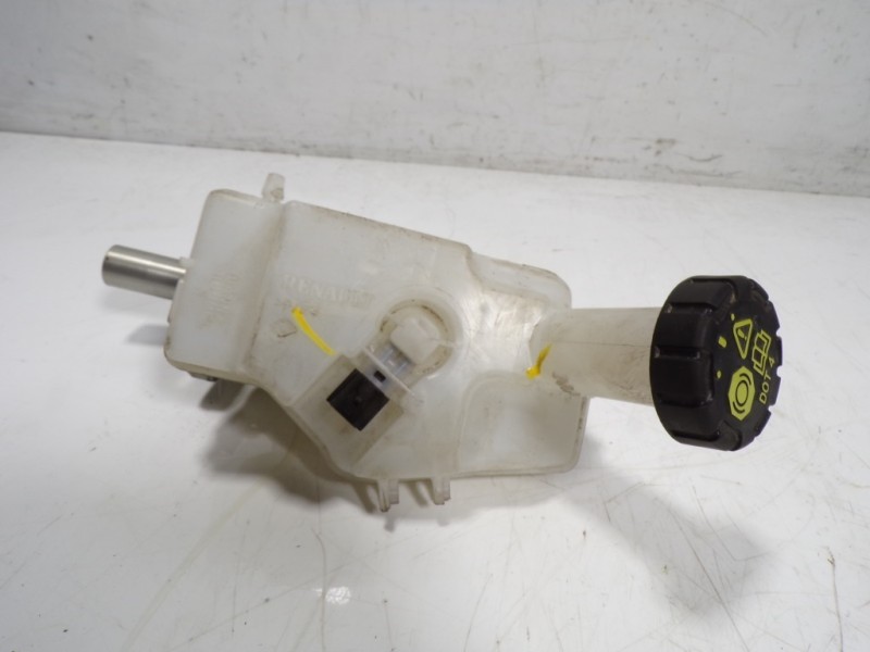 Recambio de bomba freno para dacia sandero 0.9 tce referencia OEM IAM  460912995R 