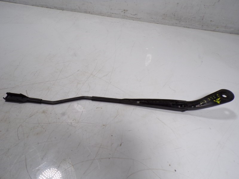 Recambio de brazo limpia delantero izquierdo para dacia sandero 0.9 tce referencia OEM IAM   