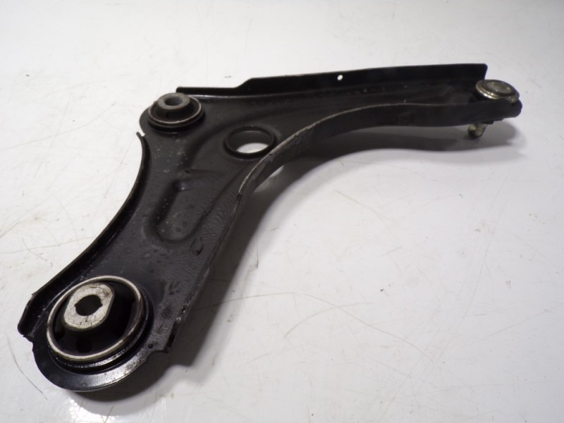 Recambio de brazo suspension inferior delantero izquierdo para dacia sandero 0.9 tce referencia OEM IAM   