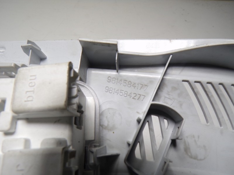 Recambio de piloto interior para peugeot 5008 1.2 12v e-thp referencia OEM IAM 96781444PR 9814584177 