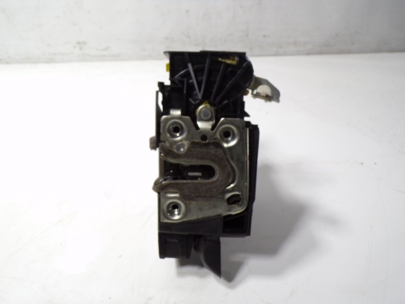 Recambio de cerradura puerta delantera derecha para dacia sandero 0.9 tce referencia OEM IAM   