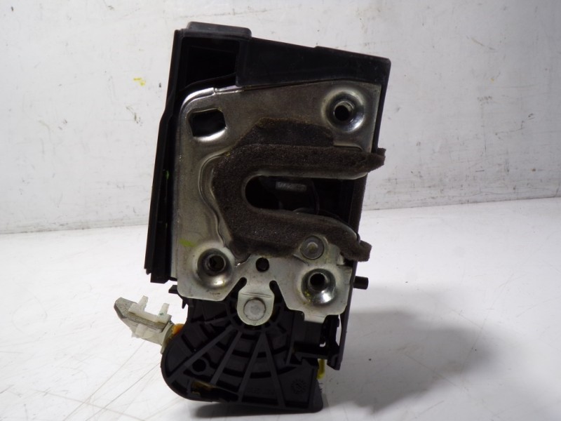 Recambio de cerradura puerta trasera izquierda para dacia sandero 0.9 tce referencia OEM IAM   