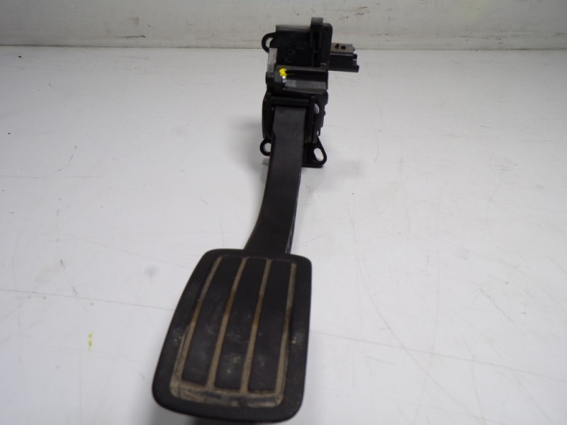 Recambio de potenciometro pedal para peugeot 5008 1.2 12v e-thp referencia OEM IAM 9674829180 9674829180 