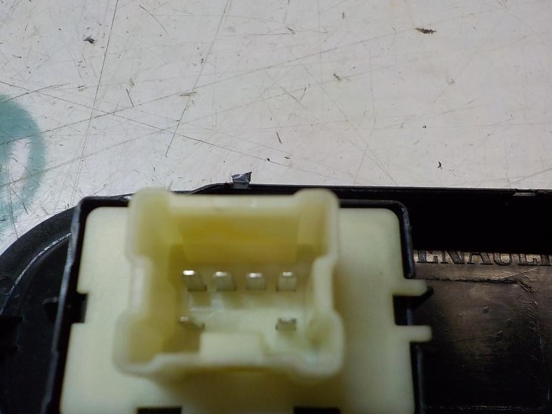 Recambio de mando elevalunas delantero derecho para dacia duster basis 4x2 referencia OEM IAM 254217475R  