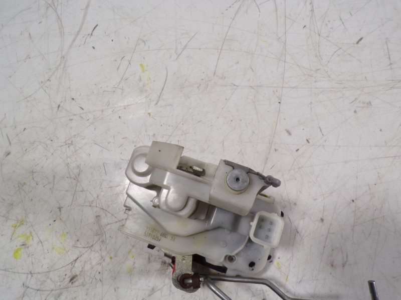 Recambio de cerradura puerta trasera derecha para opel combo d 1.3 16v cdti referencia OEM IAM  51910357 