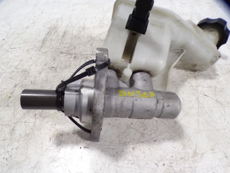 Recambio de bomba freno para hyundai ix35 1.7 crdi cat referencia OEM IAM 585102S201  